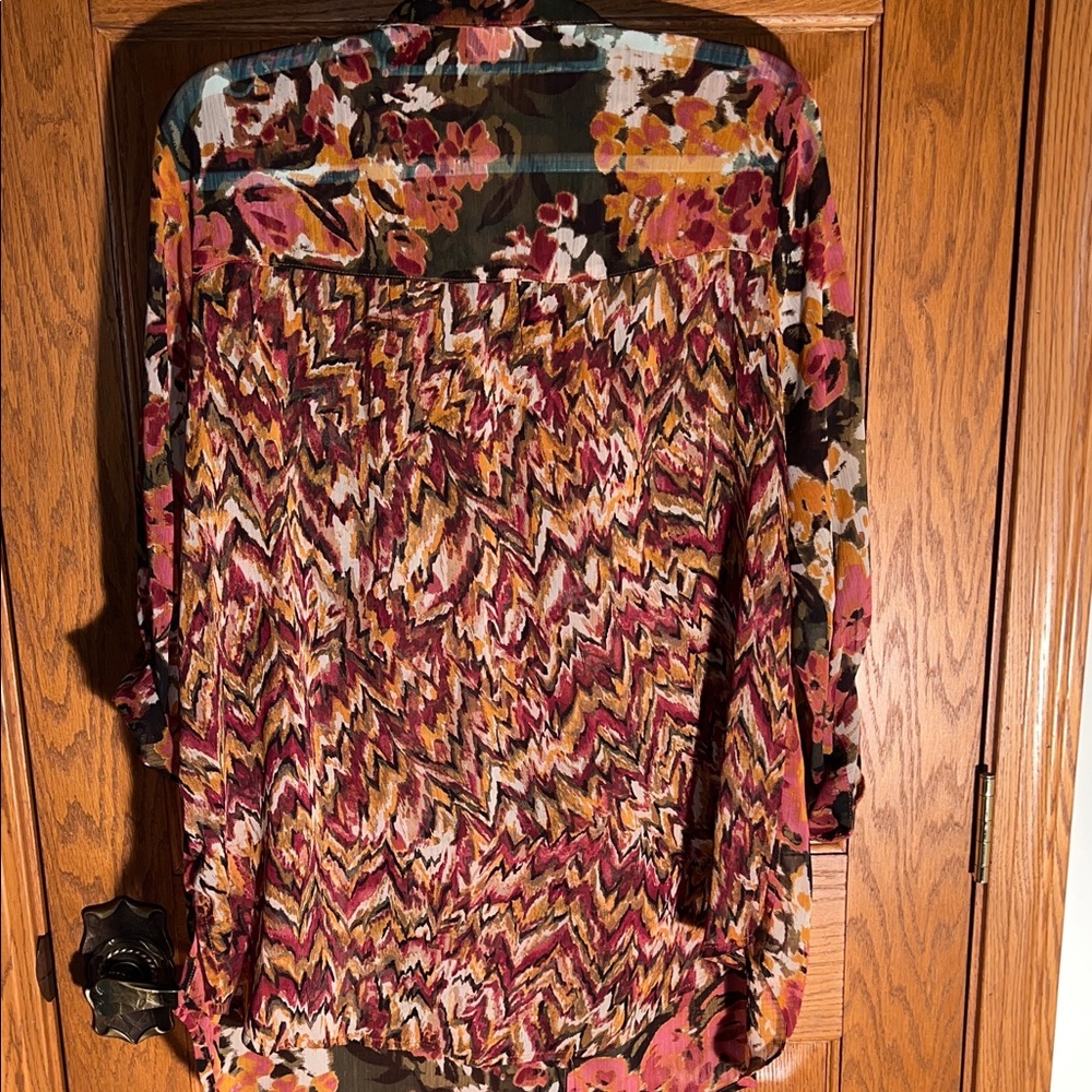 Floral Button-Up Blouse - Picture 2 of 3